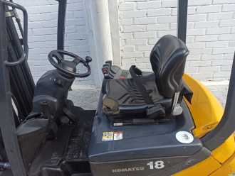 Gabelstapler gebraucht KOMATSU FB18M-12 ELEKTRO DREIRADFRONTSTAPLER (12998174)
