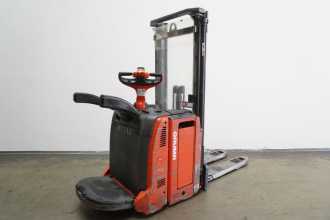 Gabelstapler gebraucht LINDE D 12 AP 133 ELEKTRO HOCHHUBWAGENFAHRERSTAND (13059100) backdrop