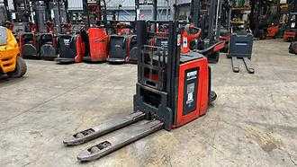 Gabelstapler gebraucht LINDE D 12 AP ELEKTRO HOCHHUBWAGENFAHRERSTAND (13070957) backdrop
