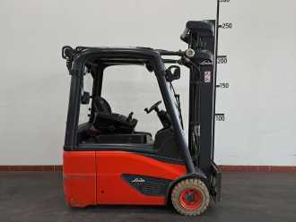 Gabelstapler gebraucht LINDE E 16 EVO (B) ELEKTRO DREIRADFRONTSTAPLER (13043168) backdrop