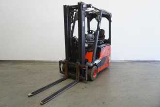 Gabelstapler gebraucht LINDE E 16 H EVO 386-02 ELEKTRO DREIRADFRONTSTAPLER (13070377) backdrop