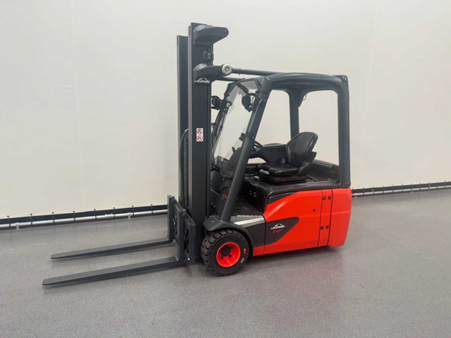 Gabelstapler gebraucht LINDE E 18-02 ELEKTRO VIERRADFRONTSTAPLER (13072938)