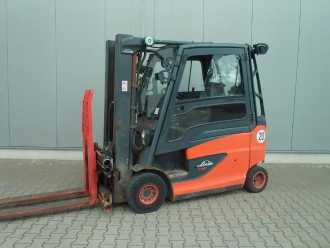 Gabelstapler gebraucht LINDE E 25 / 600 HL ELEKTRO VIERRADFRONTSTAPLER (13065487) backdrop