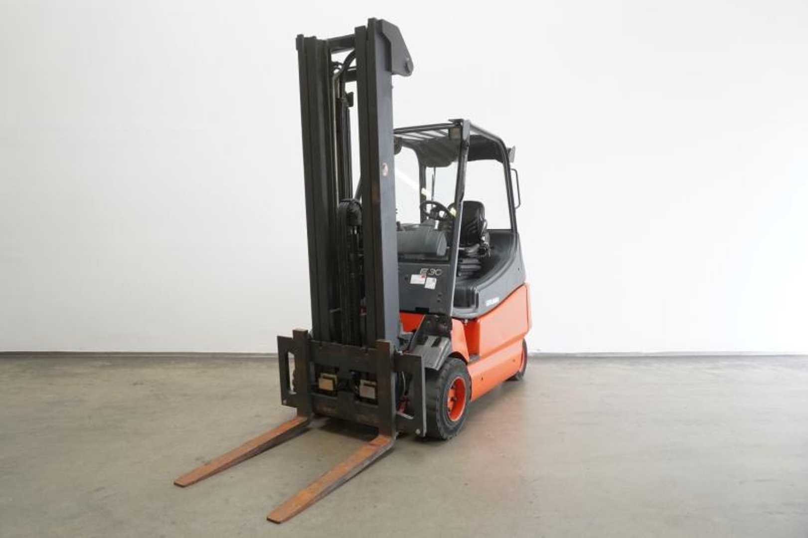 Gabelstapler gebraucht LINDE E 30/600 336-02 ELEKTRO VIERRADFRONTSTAPLER (13017349)