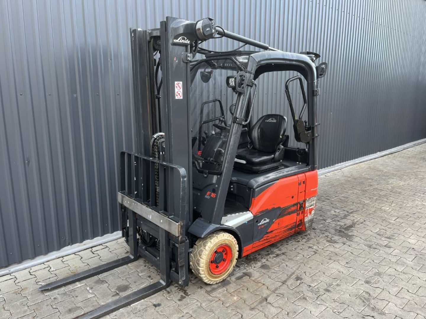 Gabelstapler gebraucht LINDE E16-02 ELEKTRO DREIRADFRONTSTAPLER (13070228)