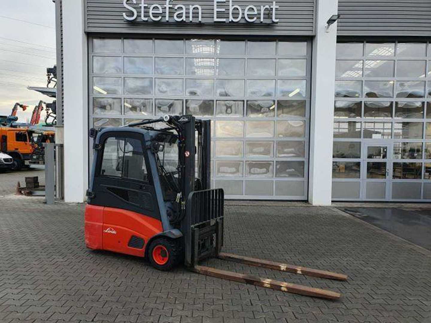 Gabelstapler gebraucht LINDE E18 - 01 / Triplex: 4.50m! / SS / nur 5.672h! ELEKTRO VIERRADFRONTSTAPLER (13024702)