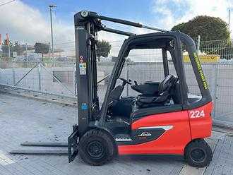 Gabelstapler gebraucht LINDE E25 ELEKTRO VIERRADFRONTSTAPLER (12988731) backdrop