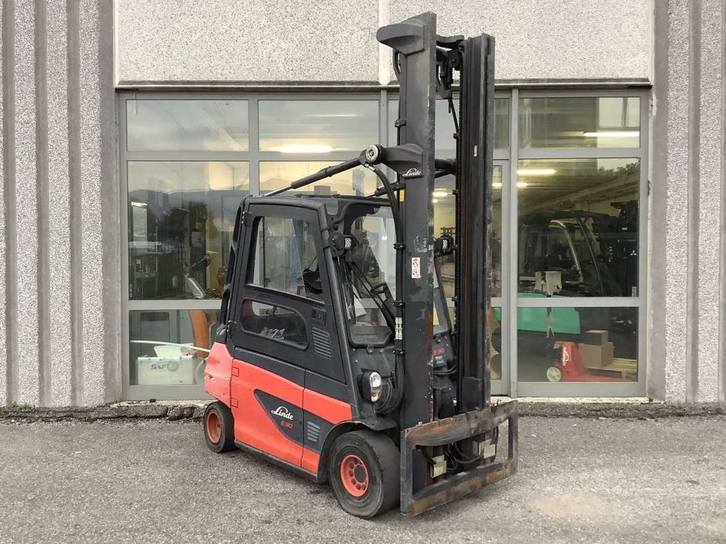 Gabelstapler gebraucht LINDE E30-01 ELEKTRO VIERRADFRONTSTAPLER (13074612)