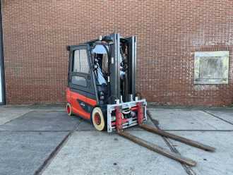 Gabelstapler gebraucht LINDE E30L-01 ELEKTRO VIERRADFRONTSTAPLER (13072161) backdrop