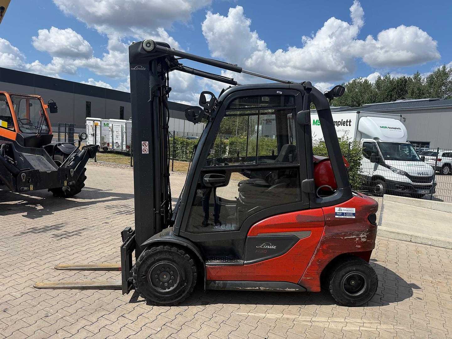 Gabelstapler gebraucht LINDE H 30 T GAS VIERRADFRONTSTAPLER (13057231)