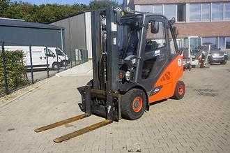 Gabelstapler gebraucht LINDE H 30D-02 - Nur 2.417 Stunden - Triplex DIESEL VIERRADFRONTSTAPLER (13070651) backdrop