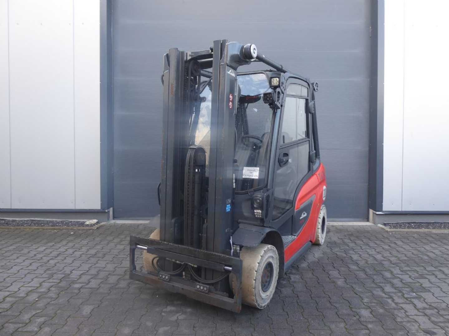 Gabelstapler gebraucht LINDE H25T-01 GAS VIERRADFRONTSTAPLER (13065104)