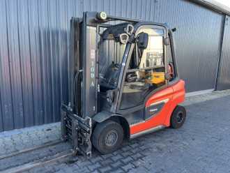 Gabelstapler gebraucht LINDE H25T-01 GAS VIERRADFRONTSTAPLER (13071270) backdrop