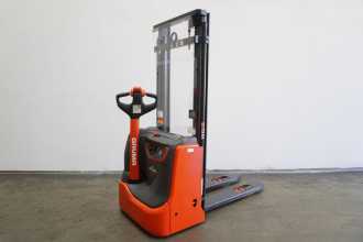 Gabelstapler gebraucht LINDE L 10 B 4596-00 ELEKTRO HOCHHUBWAGENDEICHSEL (13068352) backdrop