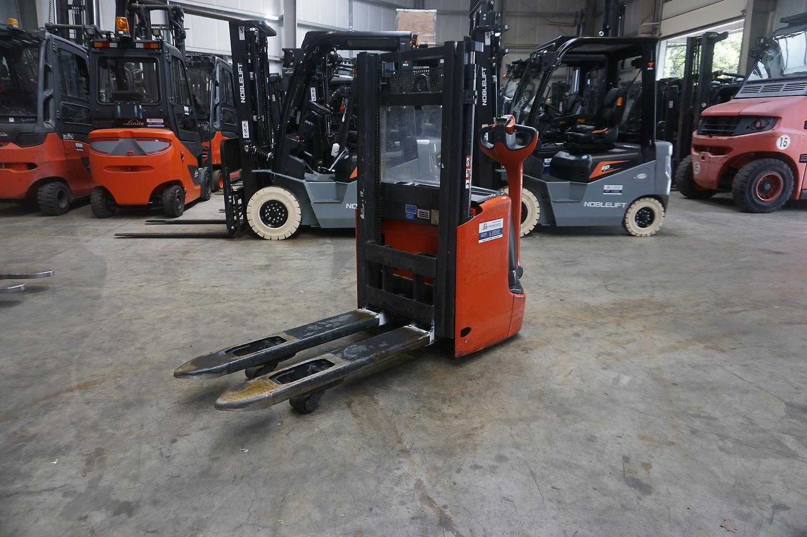 Gabelstapler gebraucht LINDE L 12i - Nur 1.192 Stunden ELEKTRO HOCHHUBWAGENDEICHSEL (13066225)