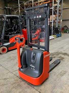 Gabelstapler gebraucht LINDE L10 ELEKTRO HOCHHUBWAGENDEICHSEL (12938718) backdrop