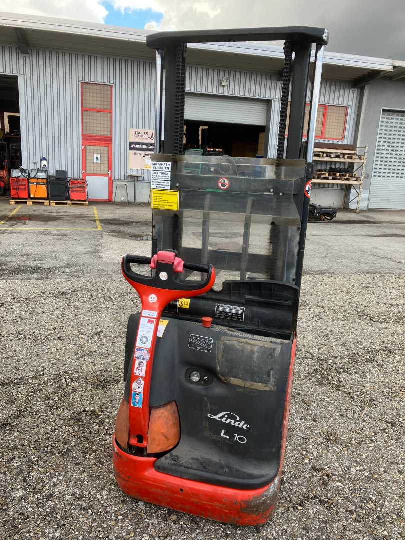 Gabelstapler gebraucht LINDE L10 ELEKTRO HOCHHUBWAGENDEICHSEL (13055643)