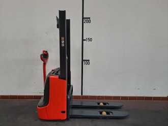 Gabelstapler gebraucht LINDE L10 ELEKTRO HOCHHUBWAGENDEICHSEL (13073580) backdrop