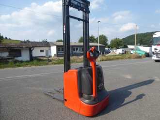 Gabelstapler gebraucht LINDE L12 ELEKTRO HOCHHUBWAGENDEICHSEL (13062310) backdrop