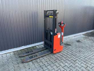 Gabelstapler gebraucht LINDE L12 ELEKTRO HOCHHUBWAGENDEICHSEL (13075963) backdrop