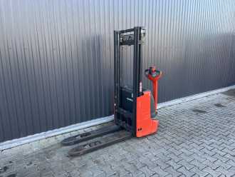 Gabelstapler gebraucht LINDE L12 ELEKTRO HOCHHUBWAGENDEICHSEL (13075976) backdrop
