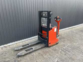 Gabelstapler gebraucht LINDE L12L ELEKTRO HOCHHUBWAGENDEICHSEL (13073449) backdrop