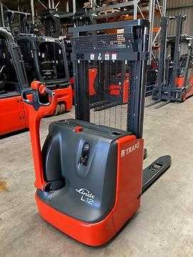 Gabelstapler gebraucht LINDE L12i ELEKTRO HOCHHUBWAGENDEICHSEL (12906249) backdrop