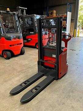 Gabelstapler gebraucht LINDE L12i ELEKTRO HOCHHUBWAGENDEICHSEL (12906249)