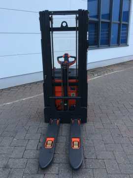Gabelstapler gebraucht LINDE L14 ELEKTRO HOCHHUBWAGENDEICHSEL (13015590) backdrop