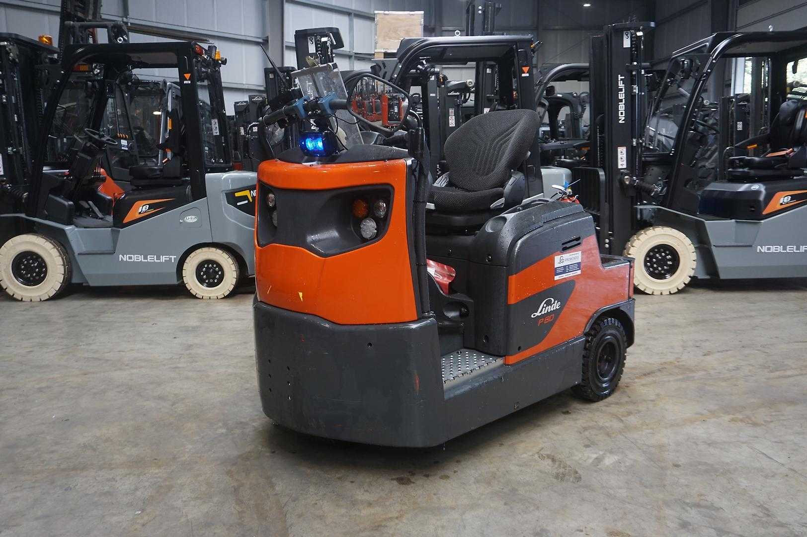 Gabelstapler gebraucht LINDE P 80 - 2021er - Nur 294 Stunden ELEKTRO SCHLEPPER (13065067)