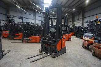 Gabelstapler gebraucht LINDE R 14X-03 - 2020er ELEKTRO SCHUBMASTSTAPLER (13023730) backdrop