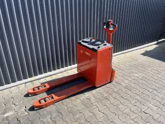 Gabelstapler gebraucht LINDE T18 ELEKTRO NIEDERHUBWAGENDEICHSEL (13065756) backdrop