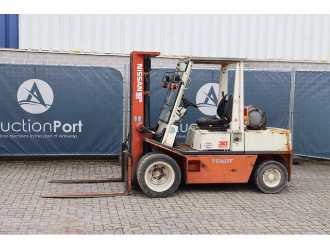 Gabelstapler gebraucht NISSAN RHG02 A 30U GAS VIERRADFRONTSTAPLER (13062957) backdrop