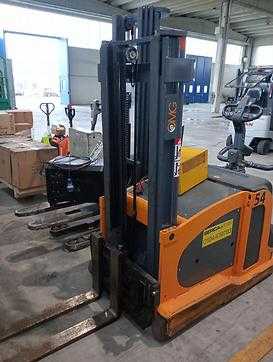 Gabelstapler gebraucht OMG 715 FS - P AC ELEKTRO HOCHHUBWAGENFAHRERSTAND (13006254) backdrop