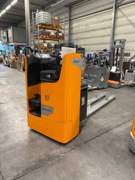 Gabelstapler gebraucht STILL FXH20_LANGE.GABEL ELEKTRO NIEDERHUBWAGENFAHRERSTAND (13032107) backdrop