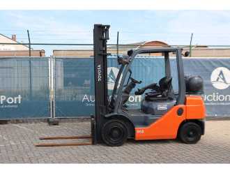 Gabelstapler gebraucht TOYOTA 02-2FG25 GAS VIERRADFRONTSTAPLER (13060426) backdrop