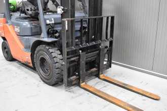 Gabelstapler gebraucht TOYOTA 02-8FGF25 /58293/ GAS VIERRADFRONTSTAPLER (13066177)