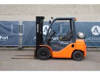 Gabelstapler gebraucht TOYOTA 02-8FGF25 GAS VIERRADFRONTSTAPLER (13062905)