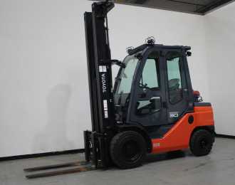 Gabelstapler gebraucht TOYOTA 06-8FG30F *sofort verfügbar* GAS VIERRADFRONTSTAPLER (13067891) backdrop