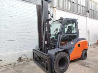 Gabelstapler gebraucht TOYOTA 40-8FD50N DIESEL VIERRADFRONTSTAPLER (13029159) backdrop