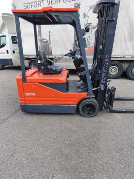 Gabelstapler gebraucht TOYOTA 5FBE15 ELEKTRO DREIRADFRONTSTAPLER (13060593) backdrop