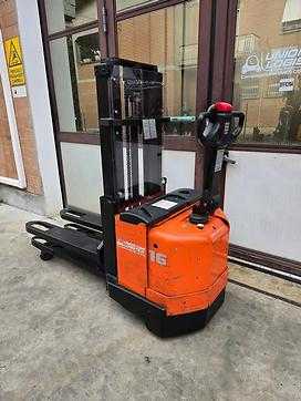 Gabelstapler gebraucht TOYOTA 7SM16D ELEKTRO HOCHHUBWAGENDEICHSEL (12945347) backdrop