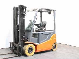 Gabelstapler gebraucht TOYOTA 8 FBMKT 25 ELEKTRO VIERRADFRONTSTAPLER (13030183) backdrop