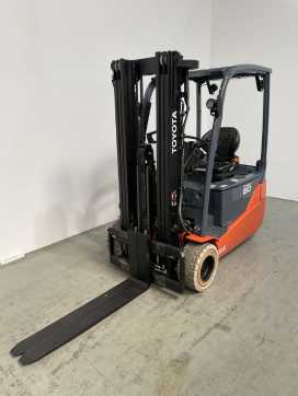 Gabelstapler gebraucht TOYOTA 8FBE20T *sofort verfügbar* ELEKTRO DREIRADFRONTSTAPLER (13064523) backdrop