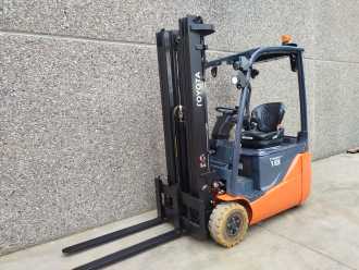 Gabelstapler gebraucht TOYOTA 8FBEK18T ELEKTRO DREIRADFRONTSTAPLER (13061348) backdrop