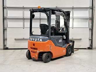 Gabelstapler gebraucht TOYOTA 8FBMKT25 ELEKTRO HOCHHUBWAGENDEICHSEL (13044206)