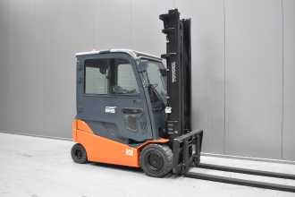 Gabelstapler gebraucht TOYOTA 8FBMT35 /53394/ ELEKTRO VIERRADFRONTSTAPLER (12935089) backdrop