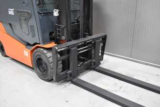 Gabelstapler gebraucht TOYOTA 8FBMT35 /53394/ ELEKTRO VIERRADFRONTSTAPLER (12935089)