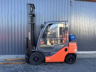 Gabelstapler gebraucht TOYOTA 8FGF25 GAS VIERRADFRONTSTAPLER (13071264)