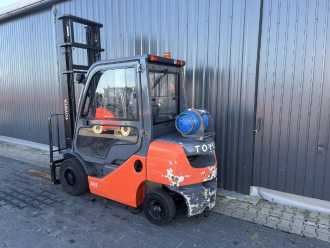 Gabelstapler gebraucht TOYOTA 8FGF25 GAS VIERRADFRONTSTAPLER (13071264)